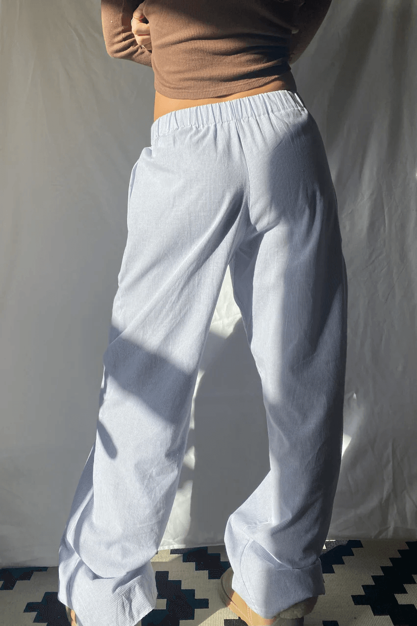 Damen Loungehose mit entspannter Passform & praktischen Seitentaschen. Perfekt als bequeme Freizeit- & Homewear.