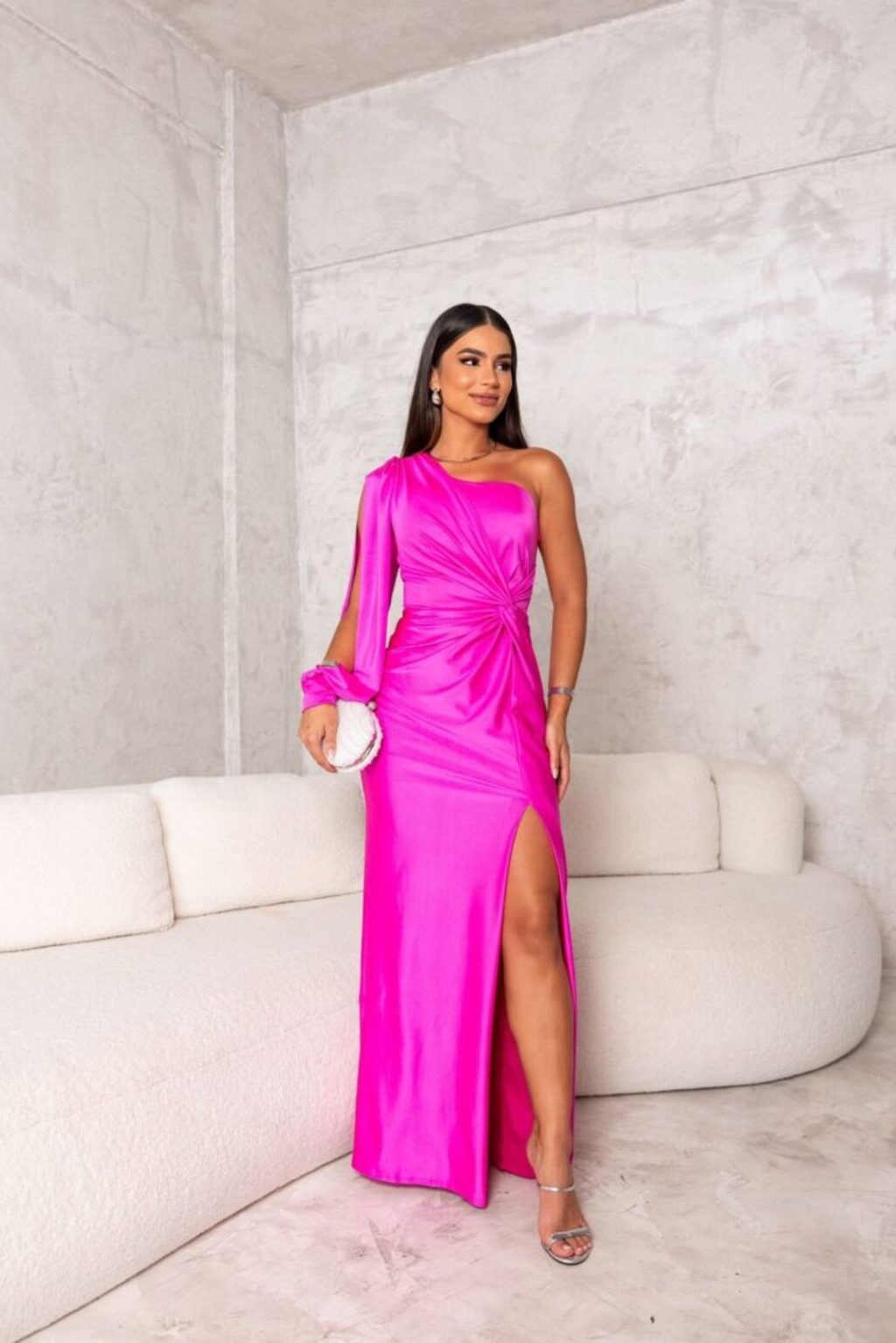 Feminines elegantes Kleid, perfekt für besondere Momente im Frühling und Sommer.