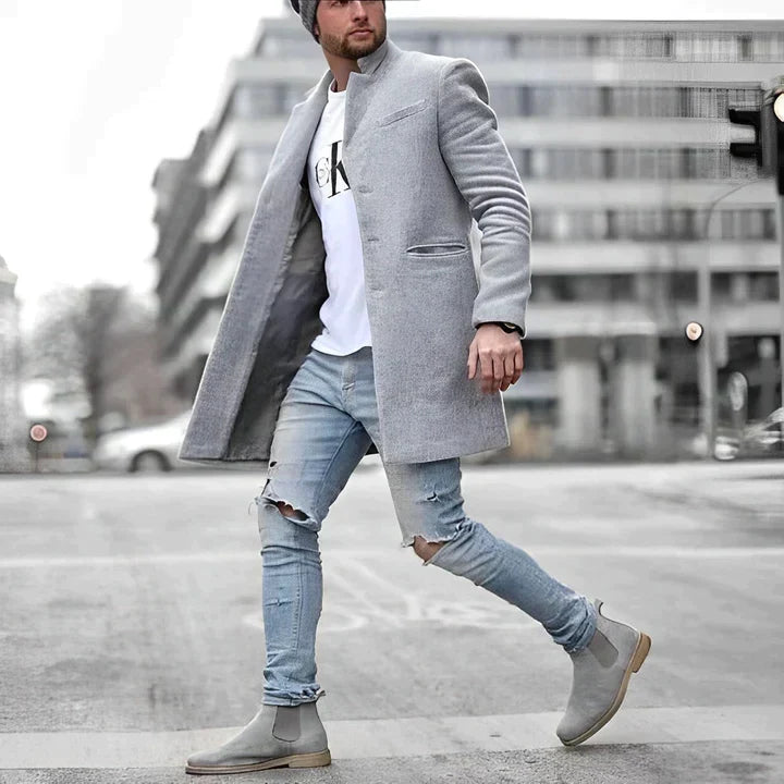 Eleganter, warmer Herren Wintermantel in zeitlosem Design. Langer Business-Mantel für stilvolle Herrenmode.