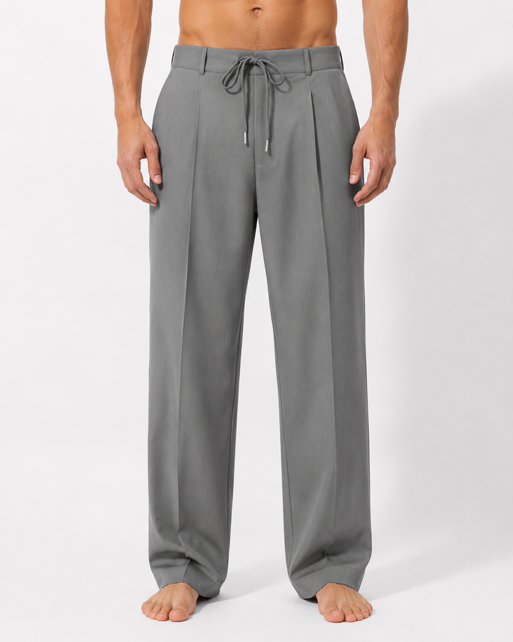 Bequeme Herrenhose mit Kordelzug & Falten, perfekt als Freizeithose für entspannte Tage.