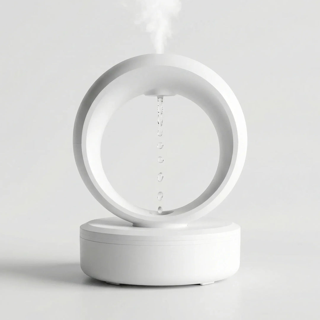 Detailansicht: Schwebender Wassernebel des modernen Luftbefeuchters. LED-Licht & innovative Technologie.