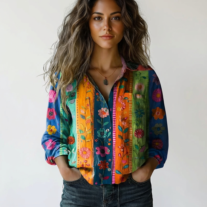 Farbenfrohes Damen Sommerhemd mit Botanischem Print. Elegante Kurzarmbluse für Freizeit, Urlaub und feminine Looks.
