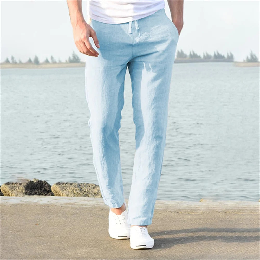Detailaufnahme: Hochwertiger Stoff der bequemen Herren Freizeithose mit elastischem Bund. Perfekt für den Sommer.