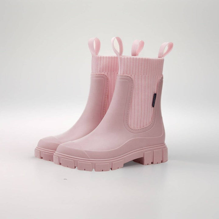 Knöchelhohe Damen-Regenstiefel, modisch & wasserdicht. Ideal für Spaziergänge bei Regenwetter.