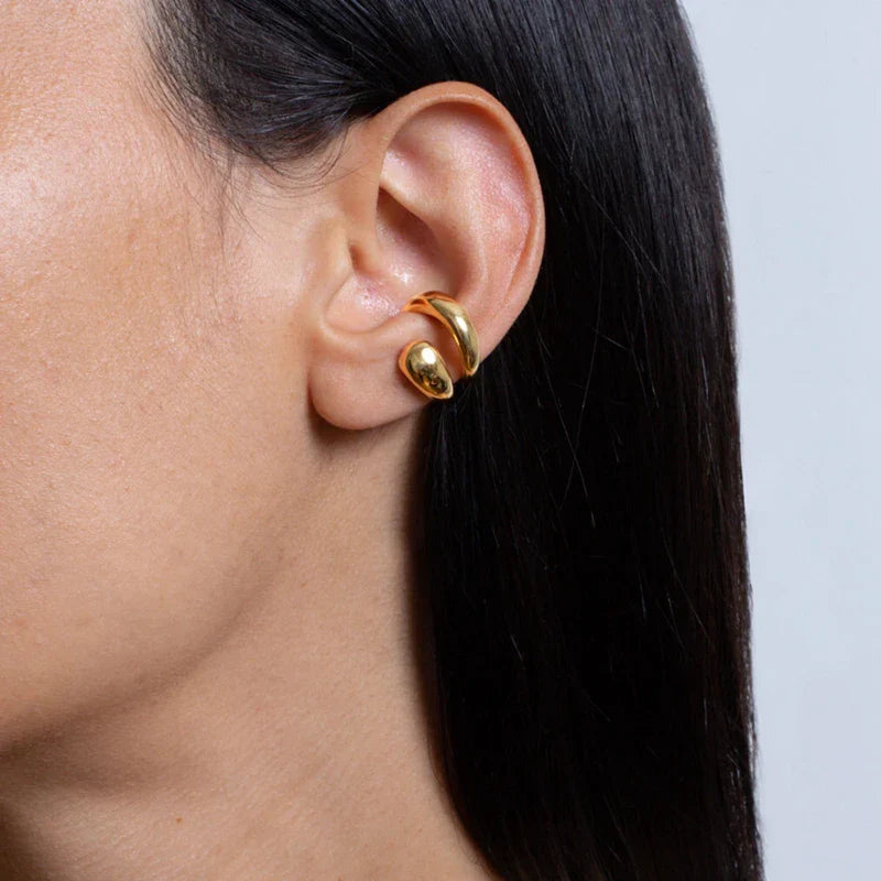 Damen Ohrmanschette Gold, elegant und piercingfrei. Moderner Luxus Ohrschmuck von TrendDrop für stilvolle Akzente.