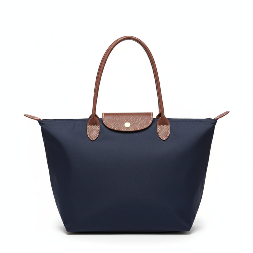 Frauen Accessoire Umhängetasche: Nahaufnahme der strukturierten Oberfläche dieser eleganten Damen-Schultertasche.