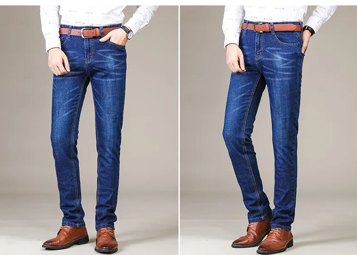 Männermode Must-Have: Bequeme Stretchjeans mit geradem Bein.
