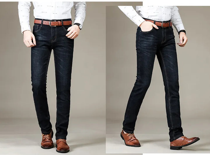 Perfekte Passform: Gerade geschnittene Herren Stretchjeans für Komfort und Stil.