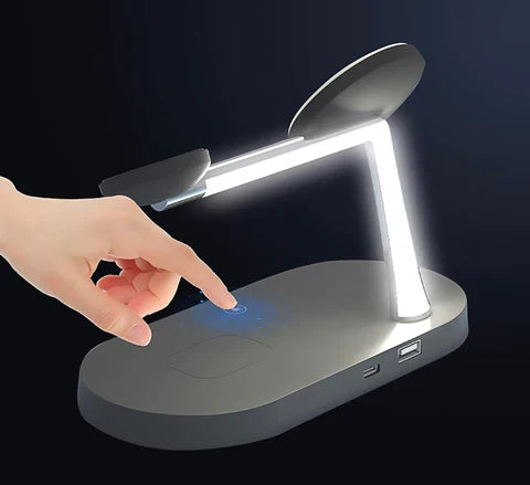 Weiße kabellose 3-in-1 Ladestation mit Schutzfunktionen, ideal für Schreibtisch oder Nachttisch.