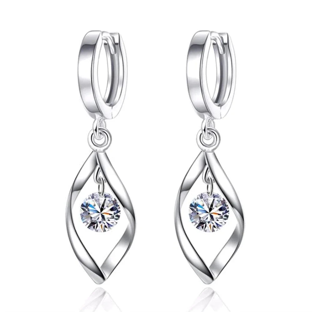 Elegante Damen Retro Creolen aus 925er Sterling Silber, zeitloser Ohrschmuck für Frauen.