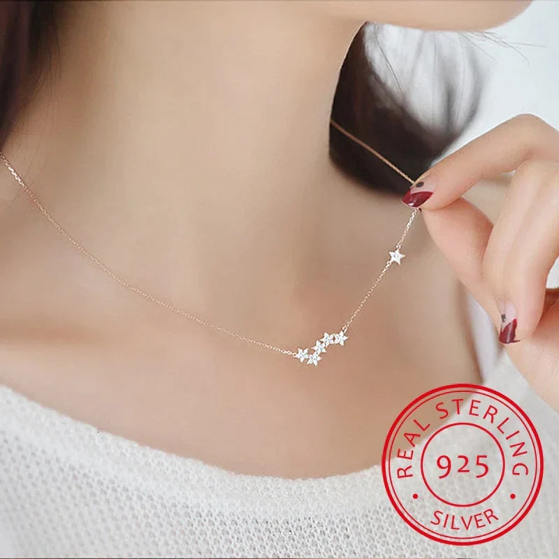 Damen Stern-Halskette aus 925 Sterlingsilber mit glänzendem Anhänger. Eleganter Damenschmuck.