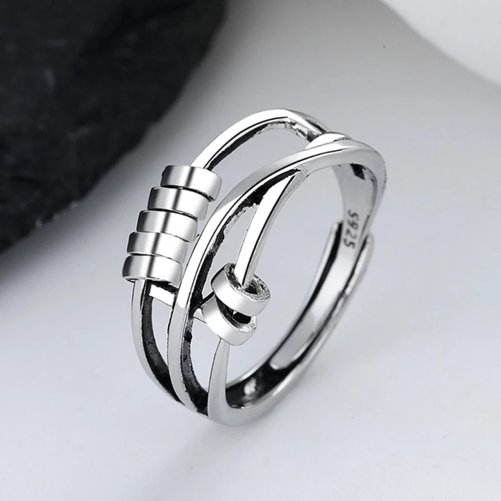 Verstellbarer Unisex Fidget Ring aus Silber. Ideal zur Angstlinderung & zum Stressabbau für Hände.