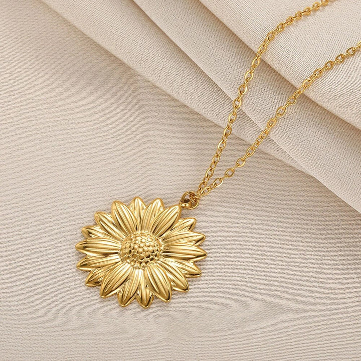 Öffnende Medaillon-Halskette mit filigraner Sonnenblume aus Edelstahl. Romantischer Damenschmuck.