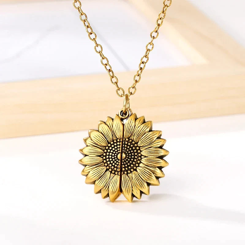 Symbolische Sonnenblumen-Halskette für Damen, Gold oder Silber. Perfektes Geschenk zum Jahrestag.