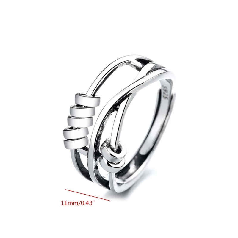 Nahaufnahme eines drehbaren Silber-Angstrings, ein wirksamer Fidget Ring zum Stressabbau & zur Beruhigung.