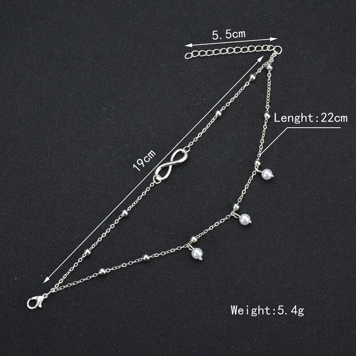 Perlen-Fußkettchen im Retro-Stil für Damen. Mit zartem Unendlichkeits-Symbol, ein zeitloses Sommer-Accessoire.