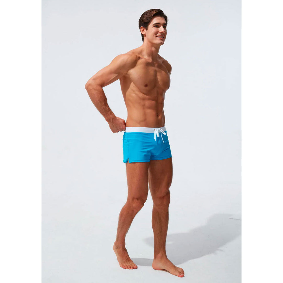 Komfortable Herren Badehose, schnelltrocknend, perfekt für sonnige Tage am Wasser.