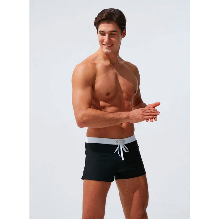Trendige Herren Badehose, komfortabel und elastisch, perfekt für den Sommer.
