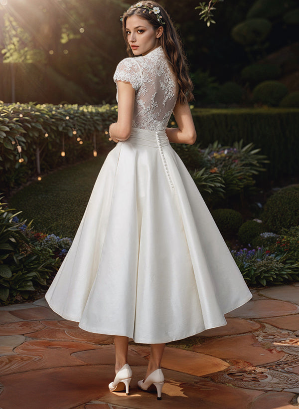 Zartes Brautkleid im Midikleid-Stil für Damen, mit femininem V-Ausschnitt; perfekt als Abendkleid oder Hochzeitsgast.