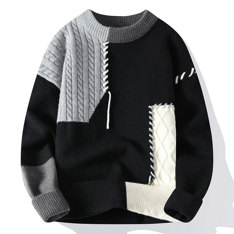 Mann trägt modischen Herren Langarm-Strickpullover mit Zopf-Patchwork-Muster & Rundhals, casual Look.