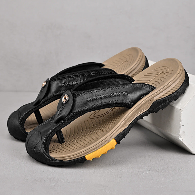 Schwarze Herren Sandalen mit bequemem, rutschfestem Fußbett für Strand & Outdoor-Aktivitäten.