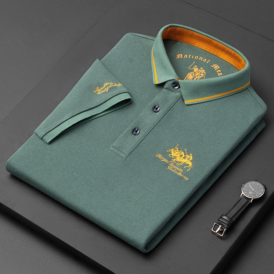 Bequemes und modisches Herren Polo bestickt. Perfektes Sommer Oberteil, das Eleganz und Smart Casual vereint.
