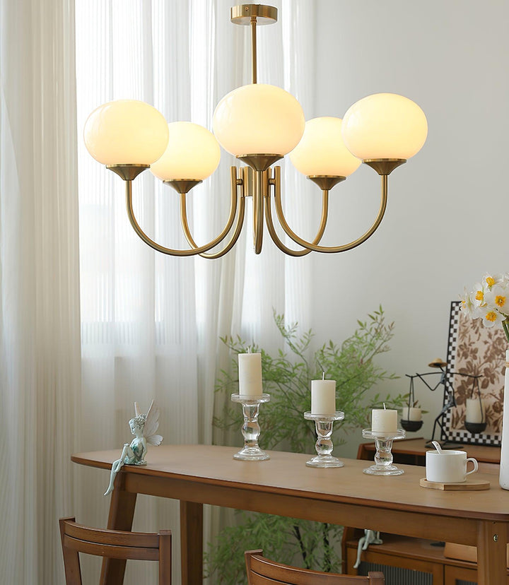 Design-Kronleuchter chrom und Glas für luxuriöses Wohnen.