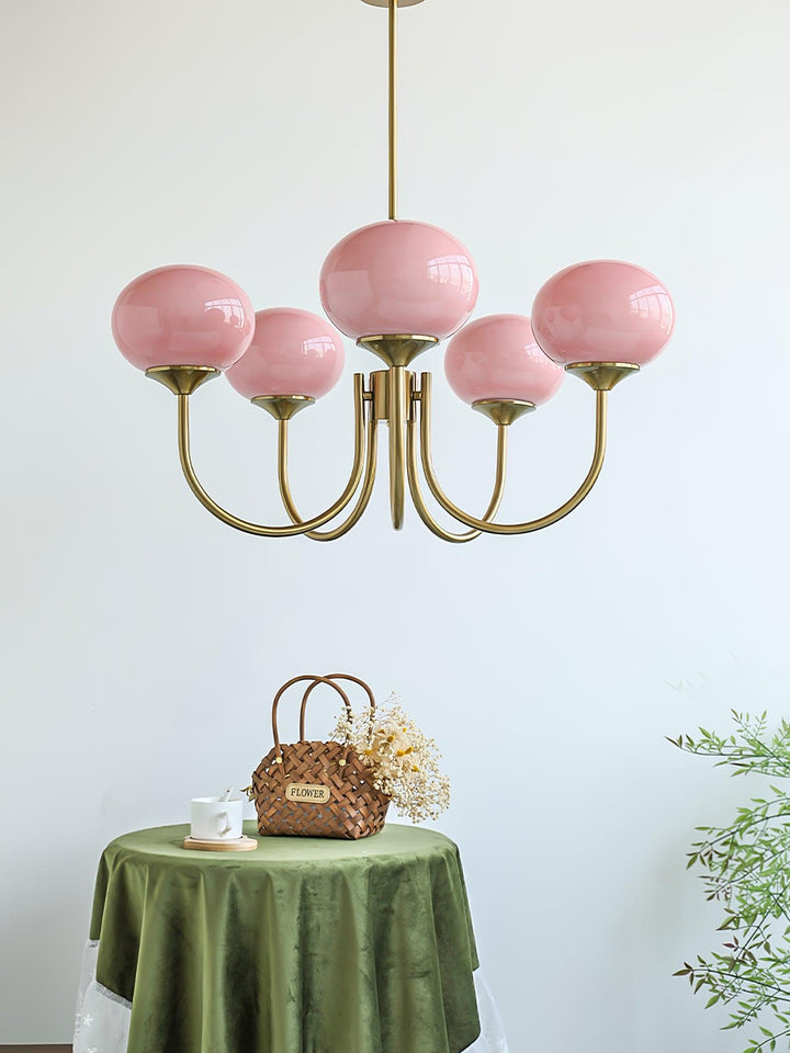 Glamouröse Deckenlampe, Chrom-Finish mit eleganten Glaselementen.