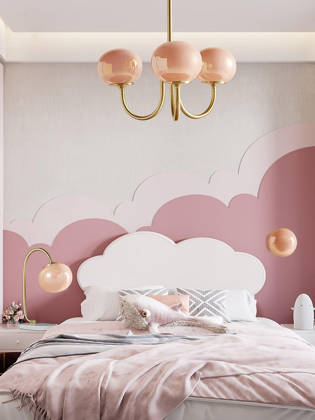 Moderner Glas-Kronleuchter, Gold-Applikationen für die Decke.