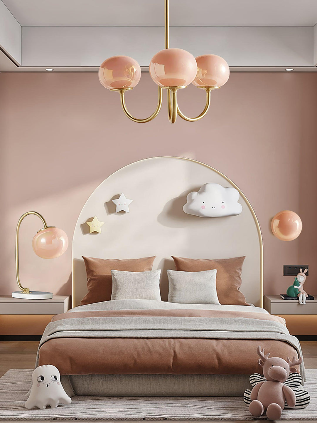 Moderner Kronleuchter für Esszimmer, Glas und Chrom elegant kombiniert.