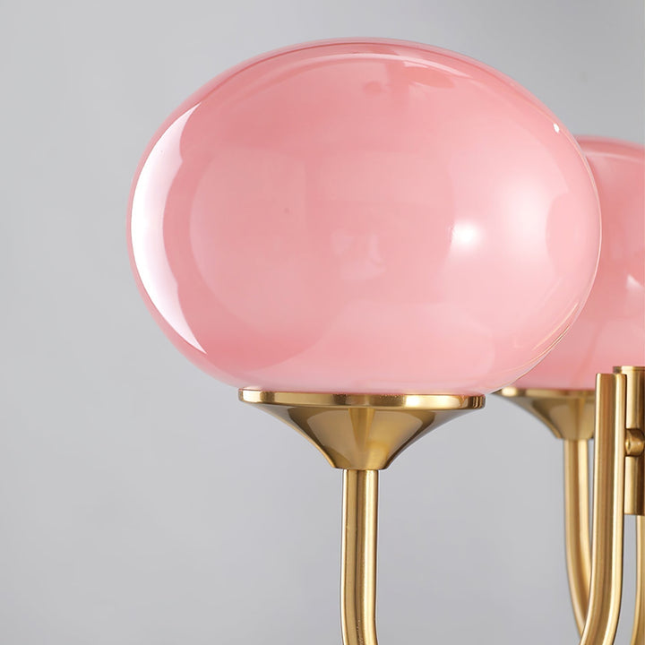 Eleganter Glas-Kronleuchter mit Gold-Finish für stilvolles Ambiente.