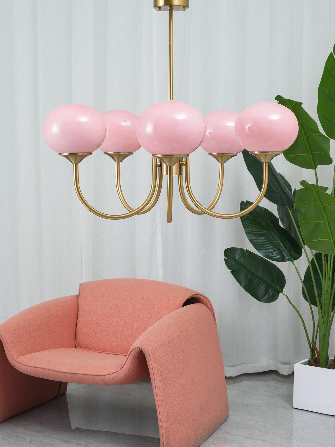Eleganter Kronleuchter gold und Glas, moderne Wohnzimmerleuchte.