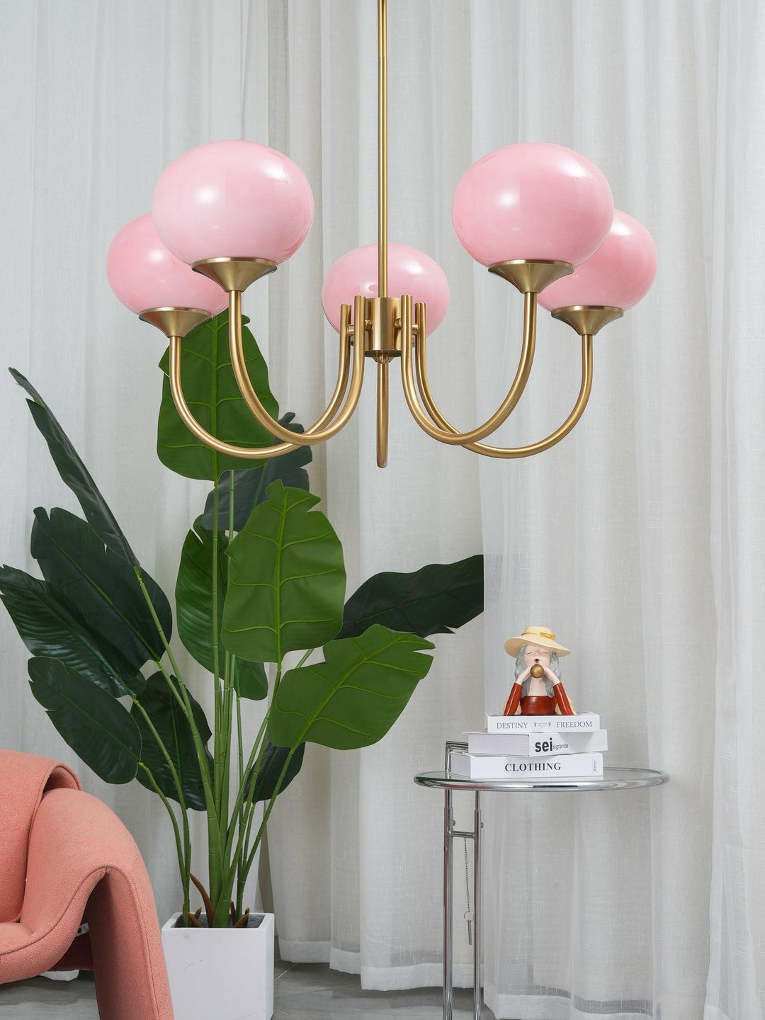 Design-Kronleuchter gold und Glas für luxuriöses Wohnen.