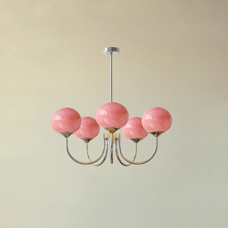Innenraumbeleuchtung, Kronleuchter aus Glas und Gold, modern.