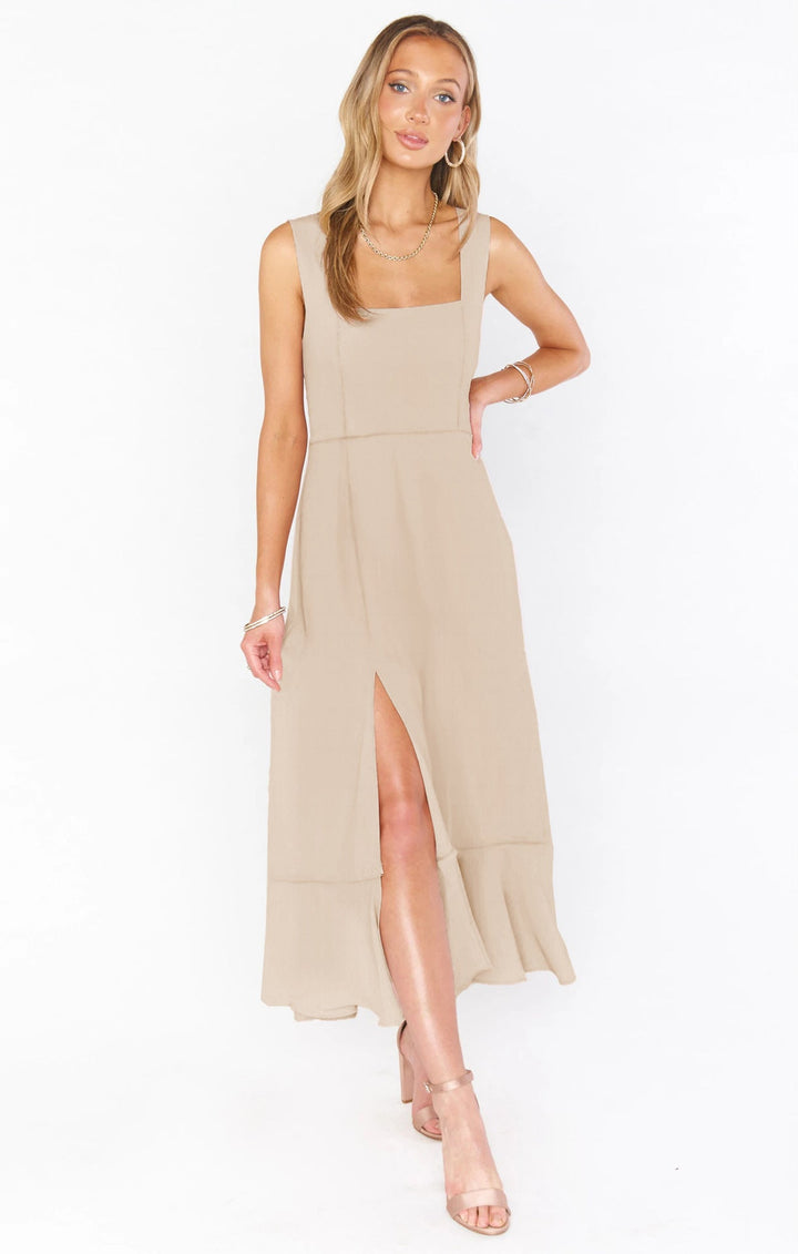 Vielseitiges Damen Maxi Kleid: Elegant, romantisch, ärmellos, mit Bindegürtel und Schlitz für jeden Anlass.