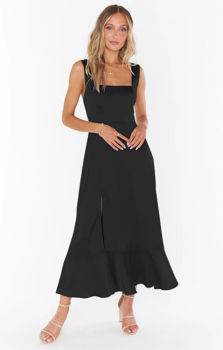 Ärmelloses Sommerkleid für Damen, Maxi-Länge, mit V-Ausschnitt, Bindegürtel und hohem Beinschlitz. Romantisch.