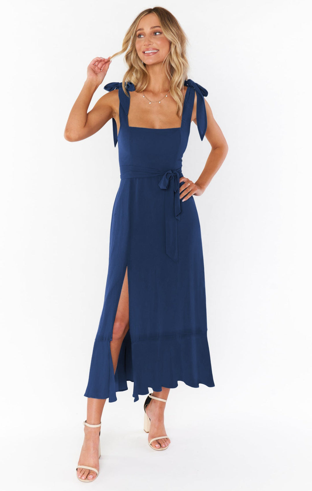 Festliches Abendkleid für Damen, elegantes Maxi Kleid mit Taillen-Bindegürtel und seitlichem Schlitz für besondere Anlässe.