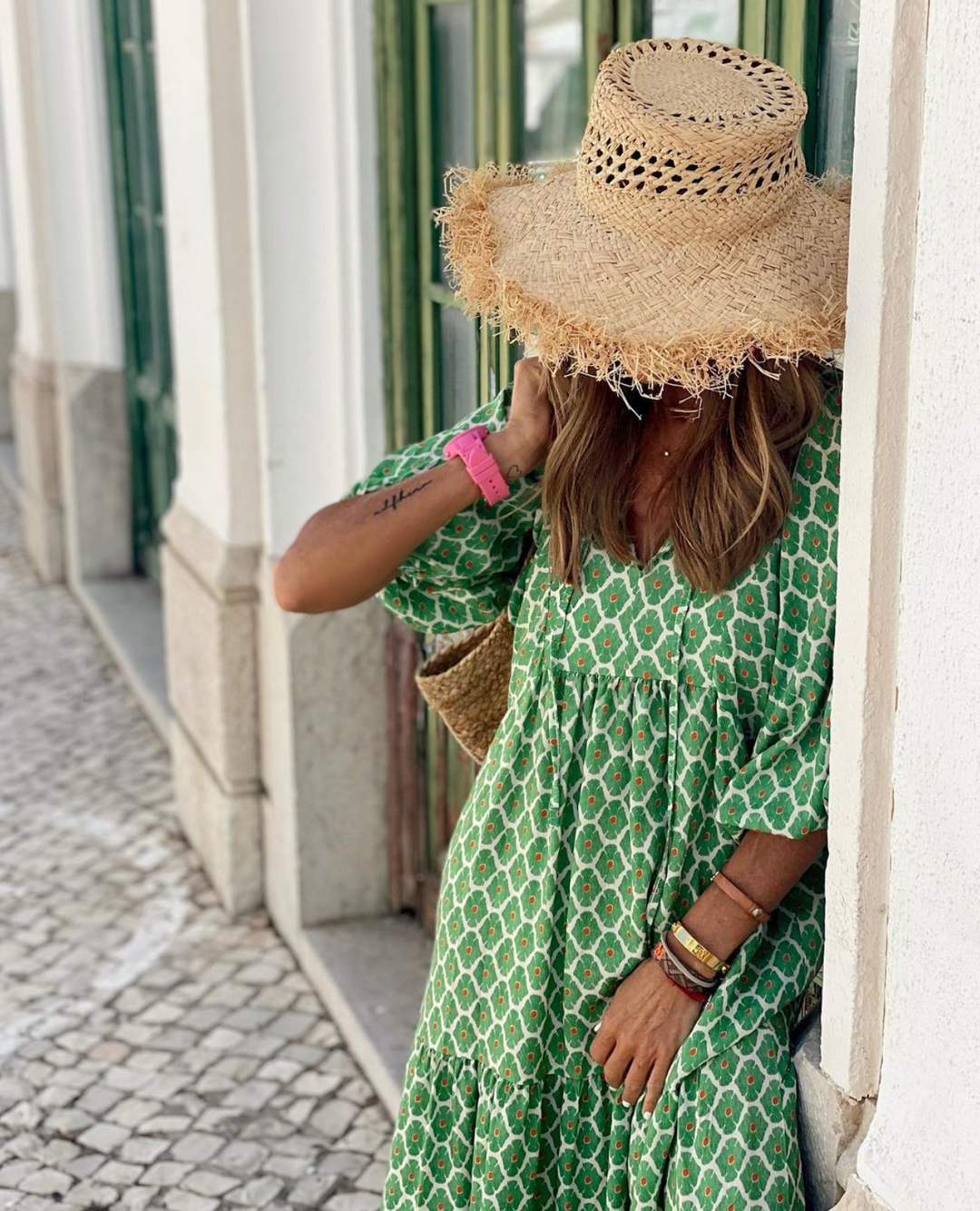 Boho Damen Maxikleid mit weiten Ärmeln, gemustert. Ideal als bequemes Sommer- oder Freizeitkleid im Vintage-Stil.