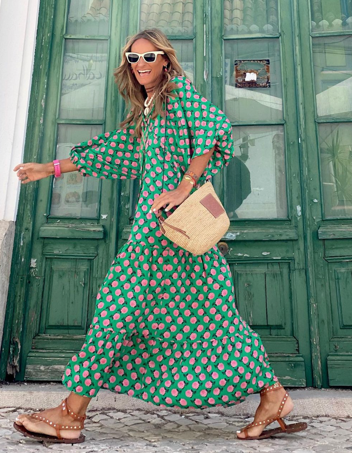 Damen Maxikleid im Boho-Stil: fließend, V-Ausschnitt, weite Ärmel, elegantes Muster. Perfekt für Sommer & Freizeit.