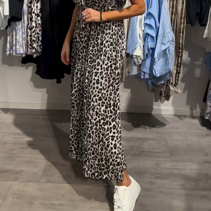 Fließendes Damen Maxi Kleid mit Wickeloptik & auffälligem Leopardenmuster. Perfektes Sommer-Freizeitkleid.