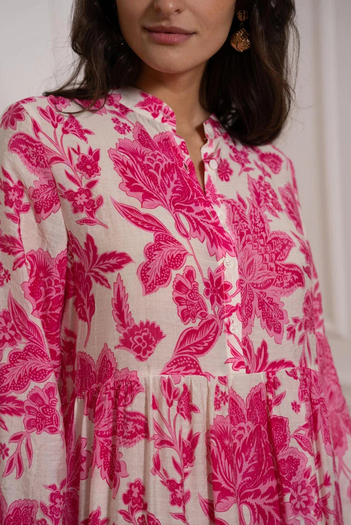 Romantisches Langarm Maxikleid für Damen mit floralem Muster. Boho-Chic Freizeitkleid, ideal als elegantes Frühlingskleid.
