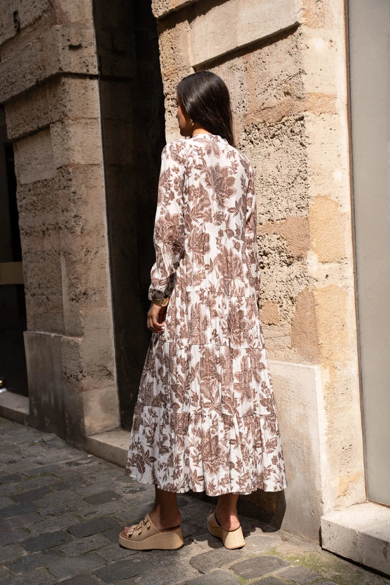 Elegantes florales Damen Maxikleid im romantischen A-Linien-Schnitt. Boho-Chic Sommerkleid mit langen Ärmeln für Party und Freizeit.