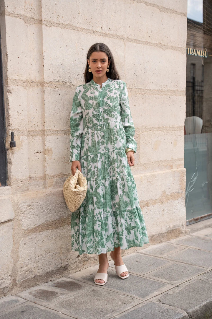 Damen Maxikleid im floralen Boho-Chic Stil. Romantisches Sommerkleid mit elegantem A-Linien-Schnitt für Freizeit und Party.