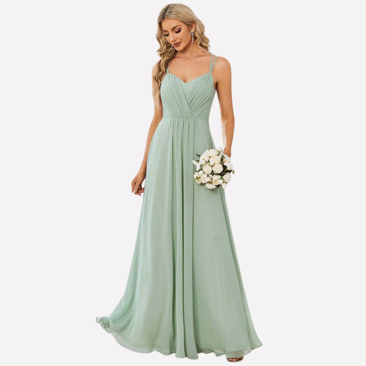 Romantisches Damen Sommer-Maxikleid mit elegantem Herzausschnitt, fließende Silhouette für festliche Anlässe.