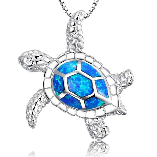 Elegante Damenhalskette mit Schildkrötenanhänger aus Silber, symbolisiert Weisheit & Langlebigkeit.