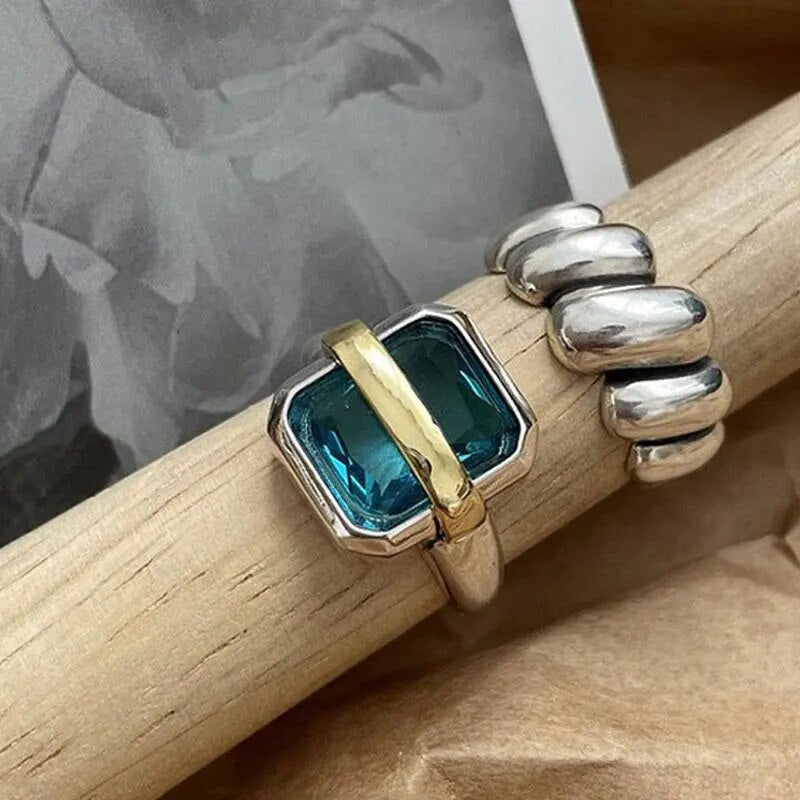 Eleganter Damen-Silberring mit blauem Zirkon, ein schönes Geschenk für sie, zeitloses Accessoire.