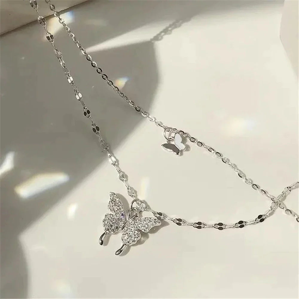 Glamouröse Silberkette für Damen mit funkelndem Zirkon-Schmetterlingsmotiv, perfekt als Geschenk.