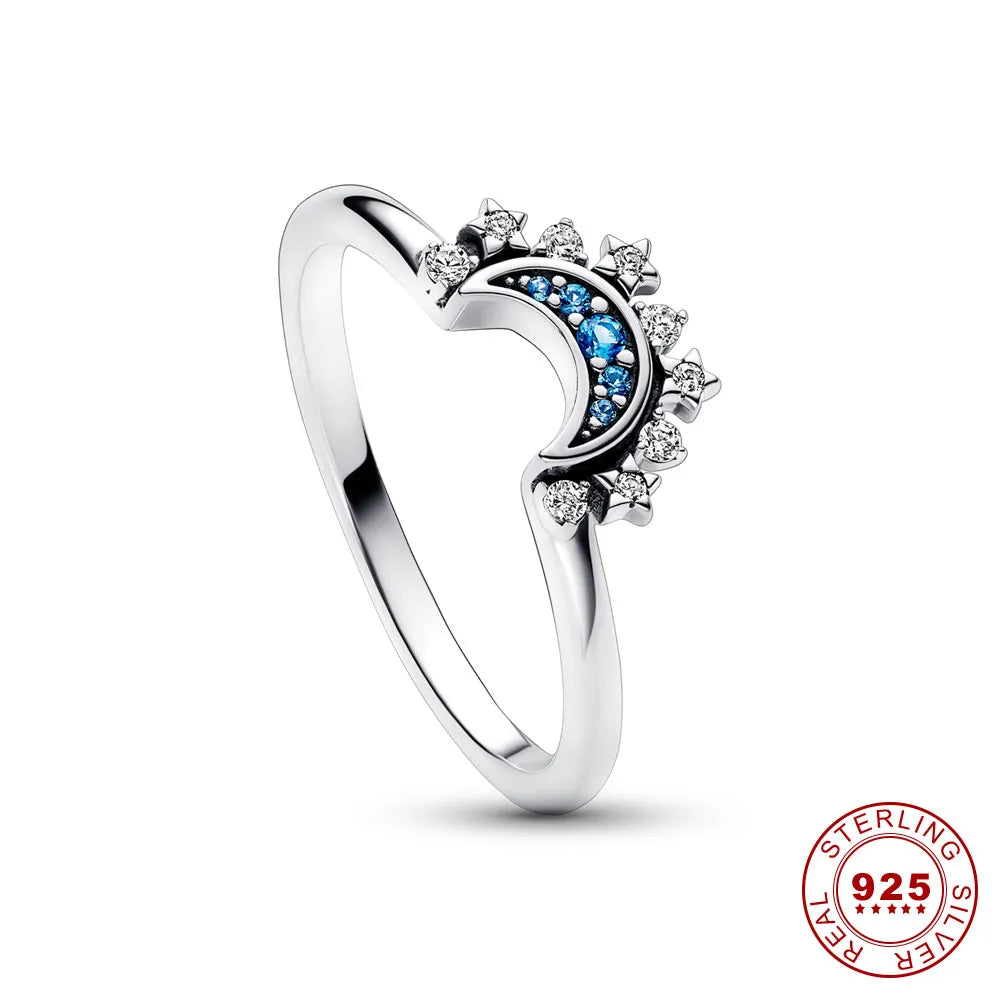 Eleganter Damenring aus Silber mit Mond-Sonne-Motiv und glitzernden Kristallen. Modischer Statementring.