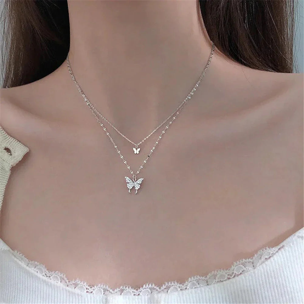 Zartes Damen Halsketten-Set mit Schmetterling-Anhänger, gefertigt aus glänzendem Silber und Zirkon.