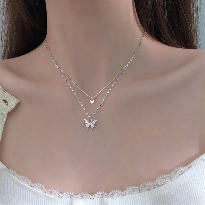 Zartes Damen Halsketten-Set mit Schmetterling-Anhänger, gefertigt aus glänzendem Silber und Zirkon.